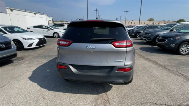 Used 2018 Jeep Cherokee Latitude Plus w/ Comfort/Convenience Group image 8