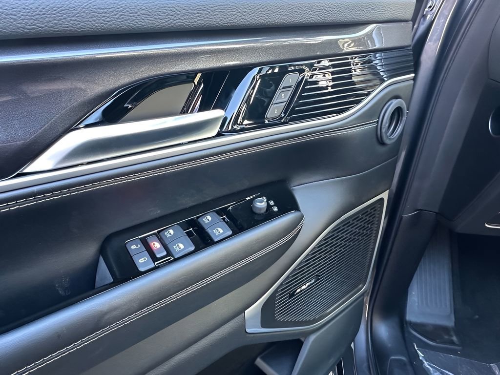 New 2024 Jeep Wagoneer 4WD w/ Premium Group I image 24