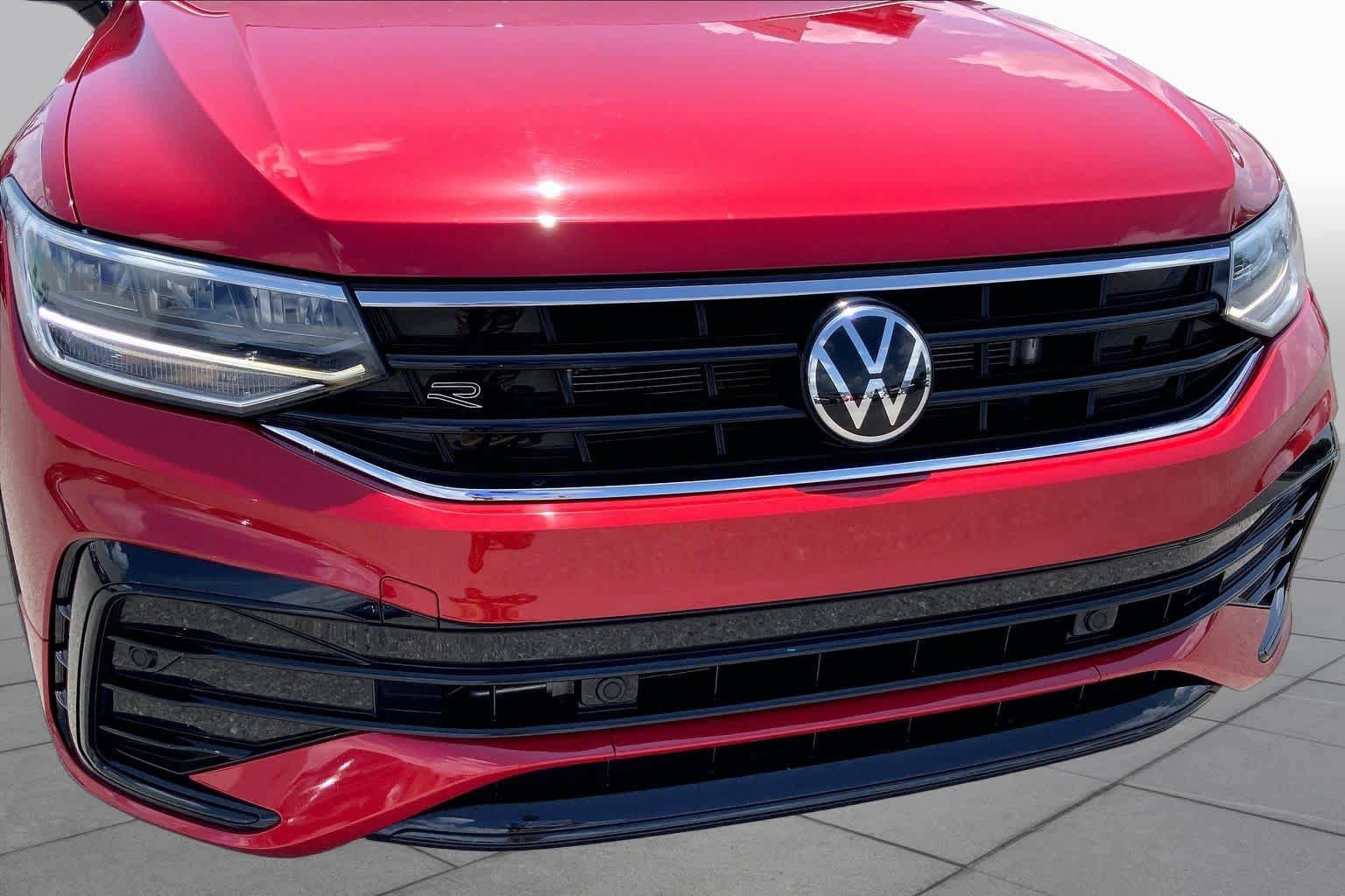 Used 2024 Volkswagen Tiguan SE R-Line FWD image 29