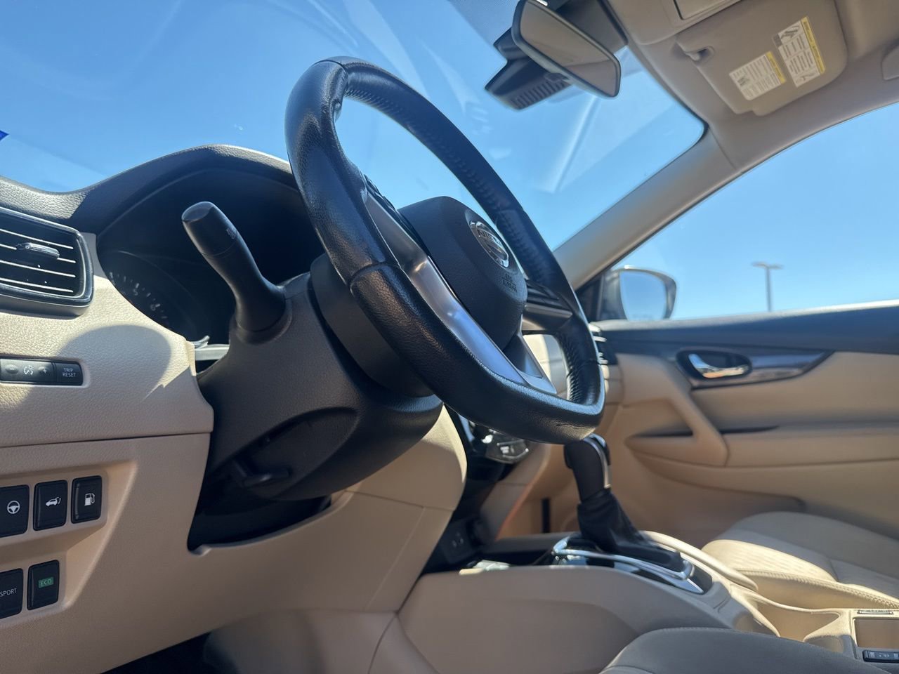 Used 2020 Nissan Rogue SV w/ Premium Package image 41