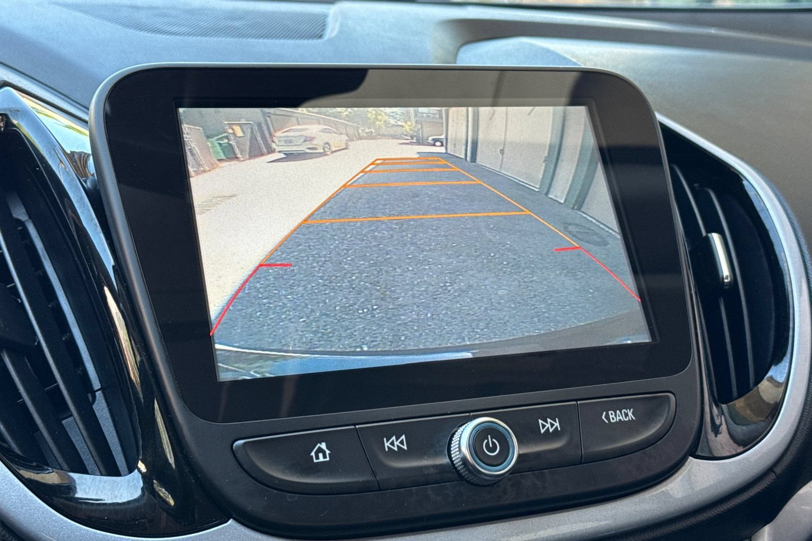 Used 2017 Chevrolet Volt LT FWD image 27