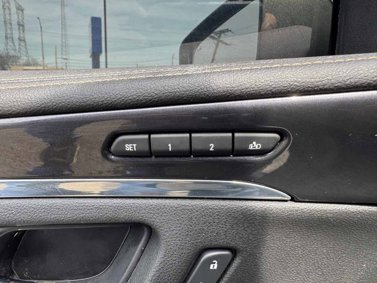 Used 2017 Chevrolet Impala Premier w/ Enhanced Convenience Package image 28