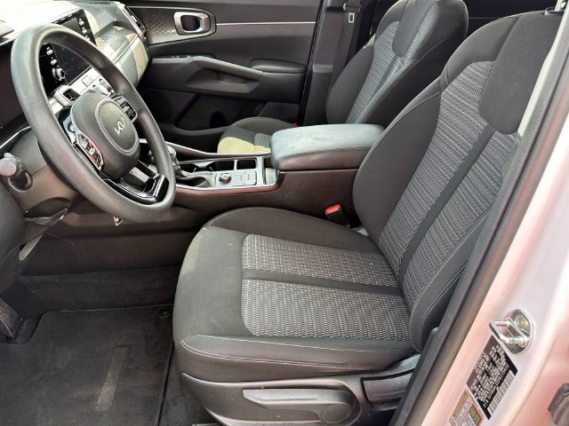Used 2023 Kia Sorento LX FWD image 16