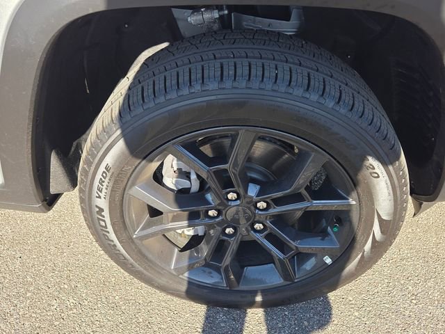 Used 2025 Jeep Grand Cherokee L Limited image 17