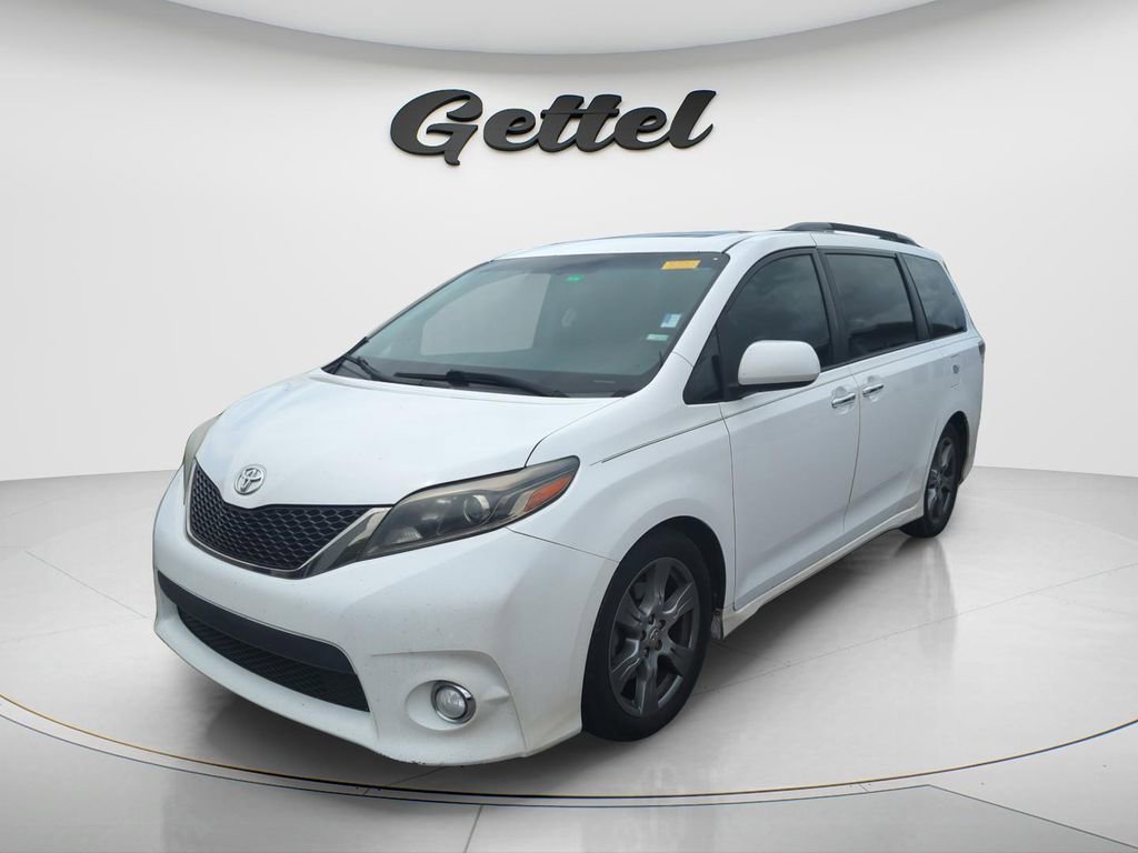Used 2017 Toyota Sienna SE w/ SE Preferred Package image 1