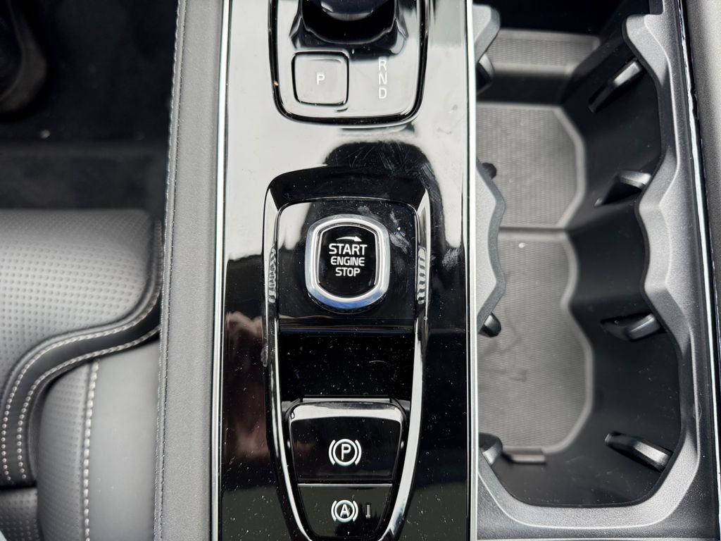 New 2026 Volvo XC90 T8 Ultra w/ Protection Package Premier AWD/4WD image 17