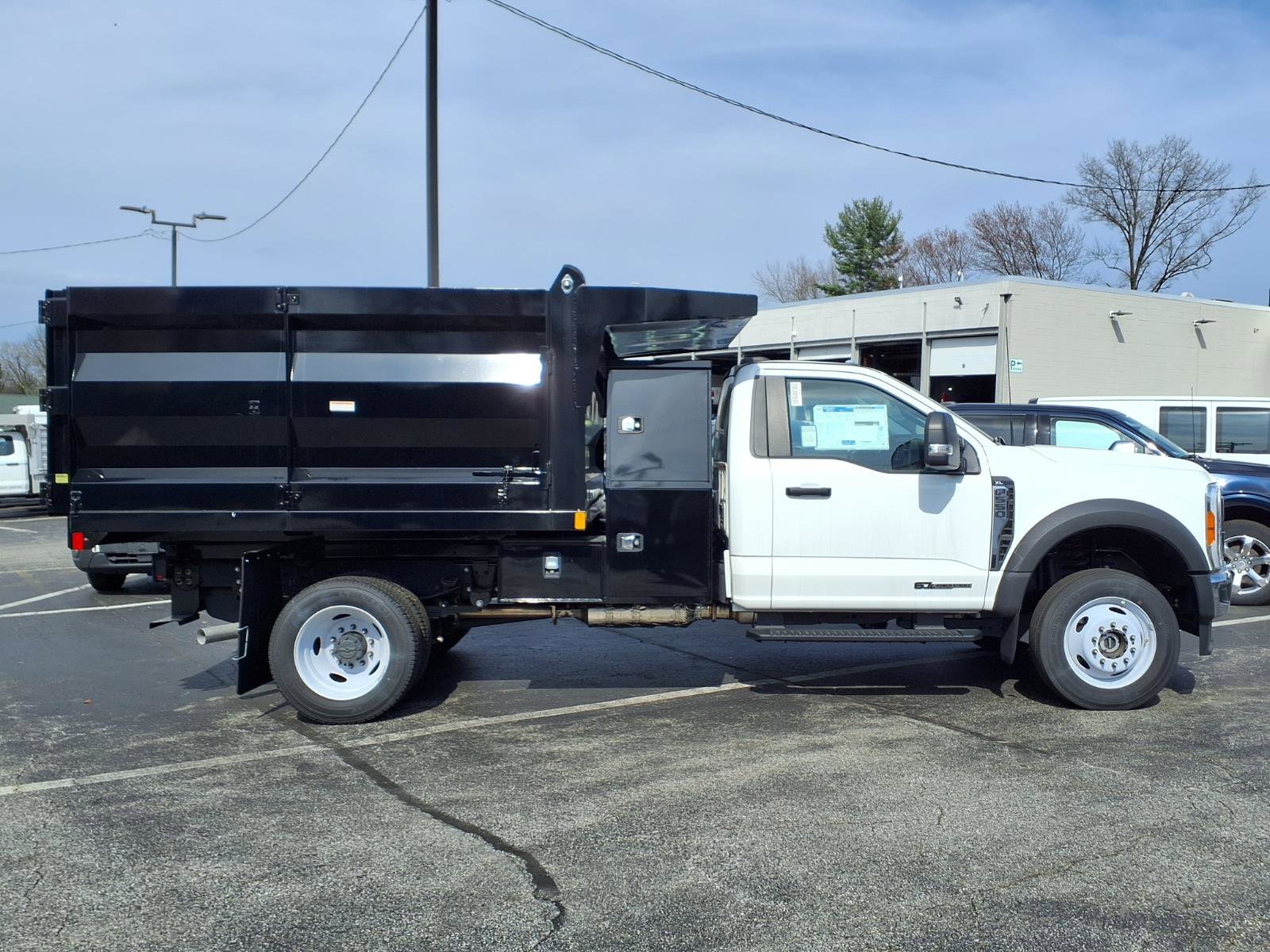 Used 2023 Ford F550 4x4 Regular Cab Super Duty image 2