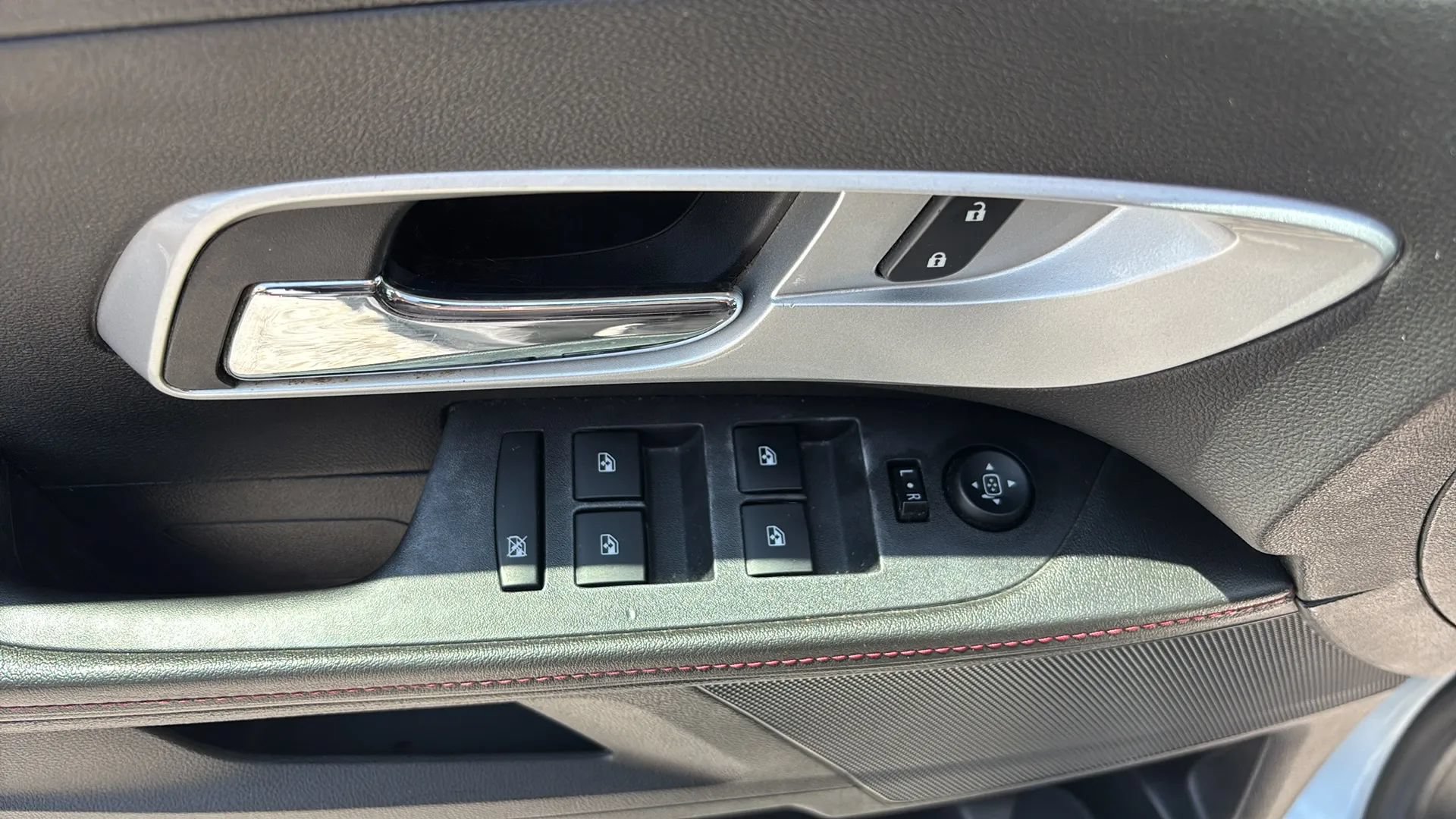 Used 2014 Chevrolet Equinox LT w/ Driver Convenience Package FWD image 18
