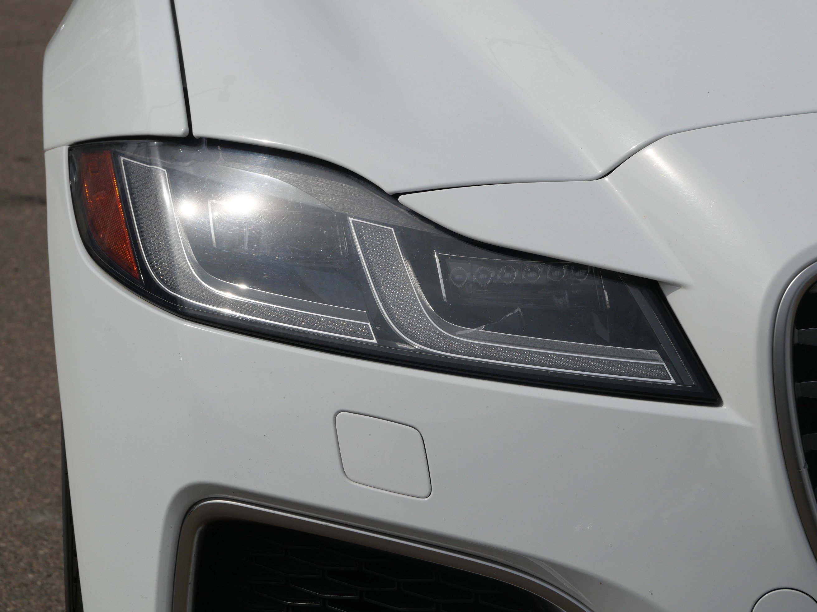 Certified 2021 Jaguar XF SE image 9