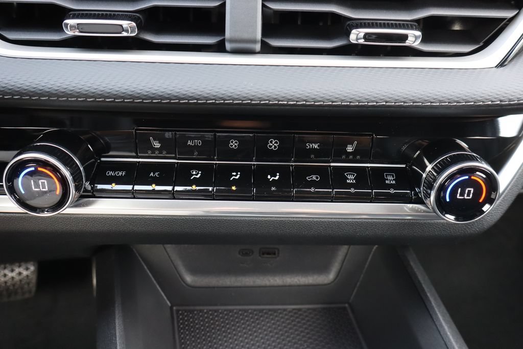 New 2027 Chevrolet Equinox LT w/ Convenience Package II FWD image 13