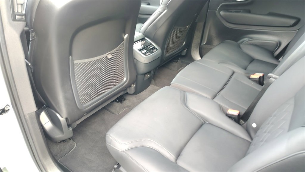 Certified 2025 Volvo XC90 B6 Plus image 27