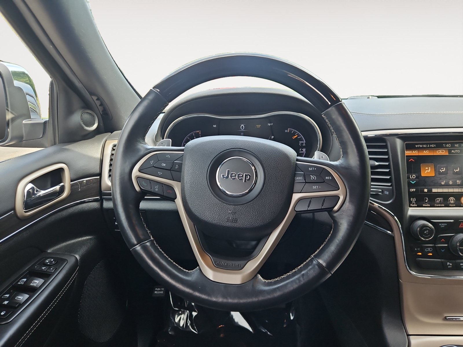 Used 2014 Jeep Grand Cherokee Overland AWD/4WD image 12