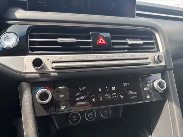 Used 2025 Genesis G70 2.5T image 33