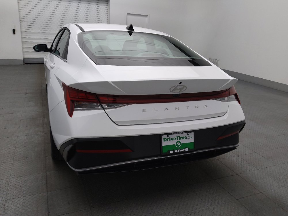 Used 2025 Hyundai Elantra SEL FWD image 6