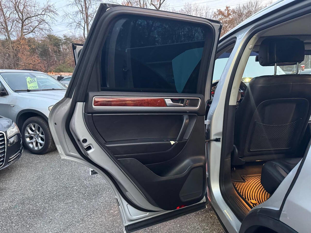 Used 2014 Volkswagen Touareg TDI image 35