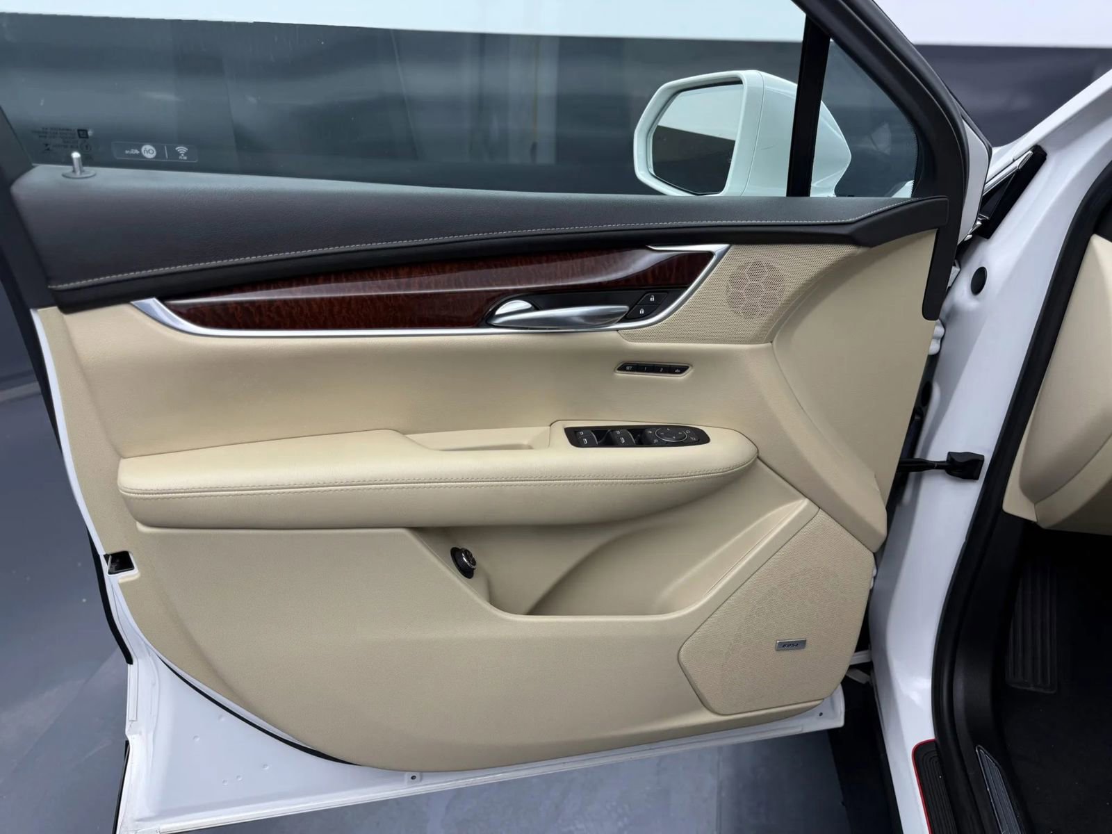 Used 2018 Cadillac XT5 Luxury w/ Driver Awareness Package AWD/4WD image 27