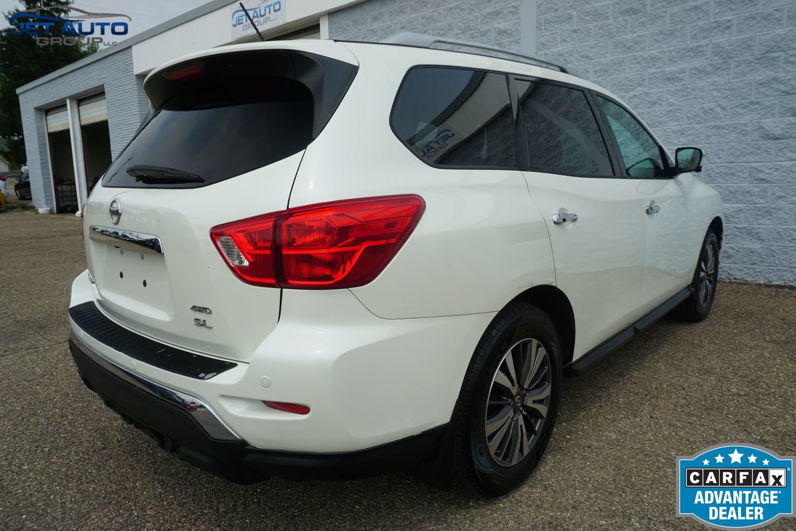 Used 2017 Nissan Pathfinder SL w/ Trailer Tow Package AWD/4WD image 10