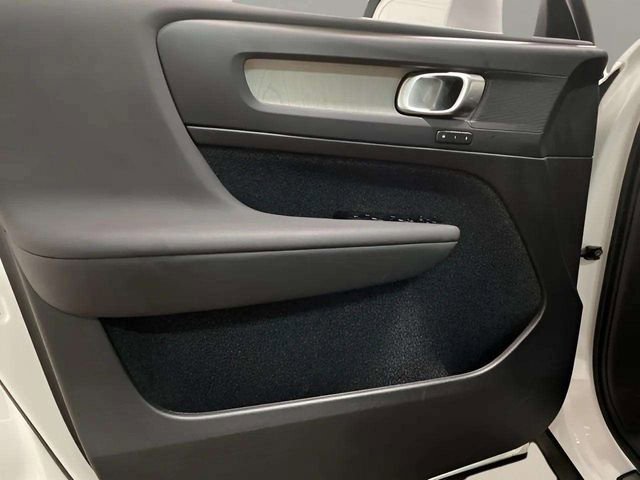 Used 2025 Volvo XC40 B5 Plus image 84