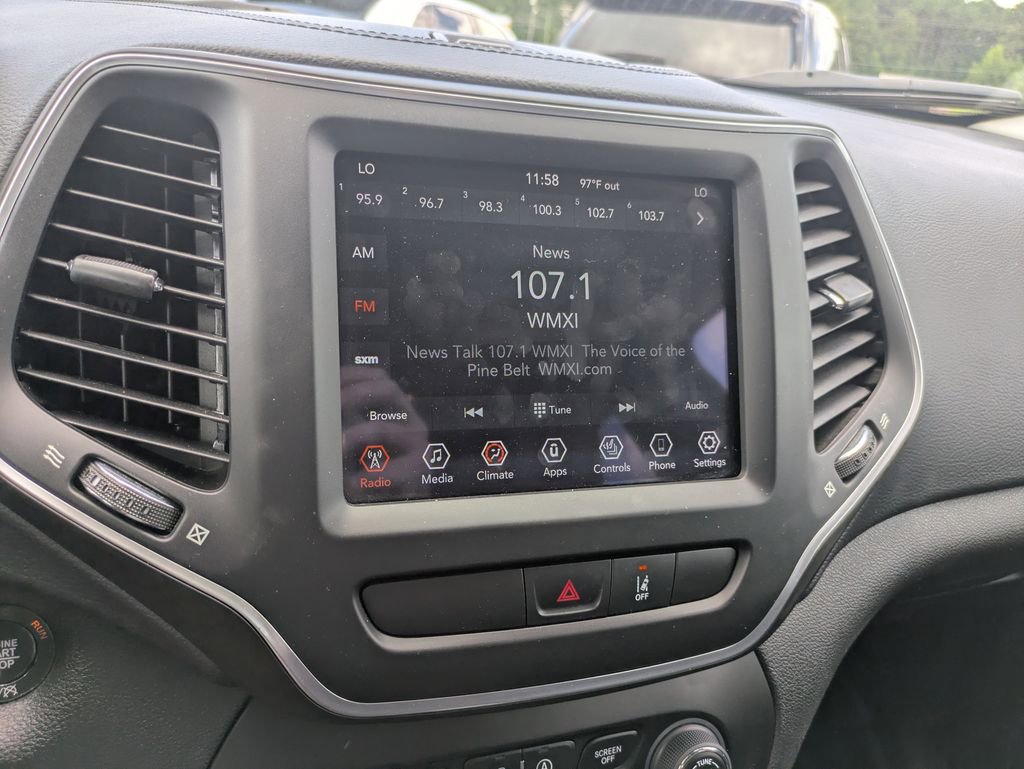 Used 2022 Jeep Cherokee Latitude Lux w/ Mopar Interior Package image 13