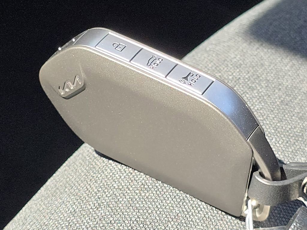 Used 2025 Kia K4 LXS image 33