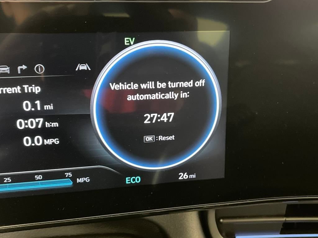 New 2025 Hyundai Elantra Limited image 22