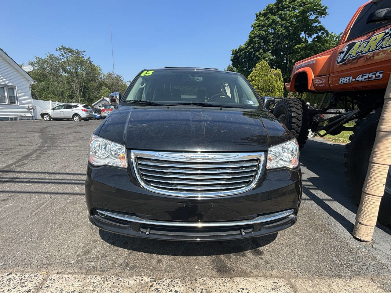 Used 2015 Chrysler Town & Country Touring-L w/ Driver Convenience Group FWD image 7