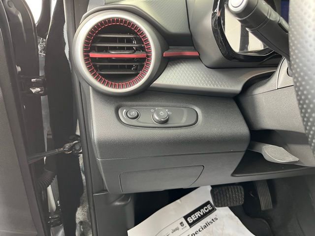 Used 2024 Chevrolet Trax RS FWD image 18