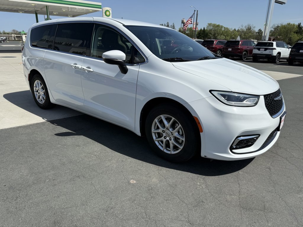 Used 2023 Chrysler Pacifica Touring-L