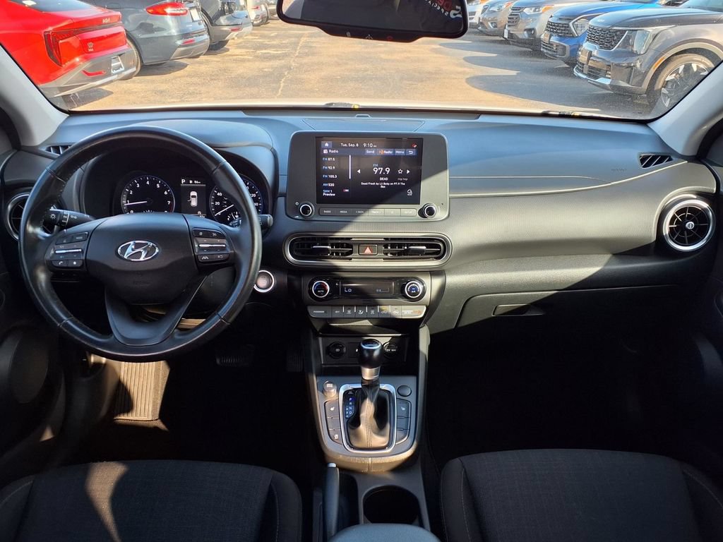 Used 2022 Hyundai Kona SEL w/ Convenience Package FWD image 3