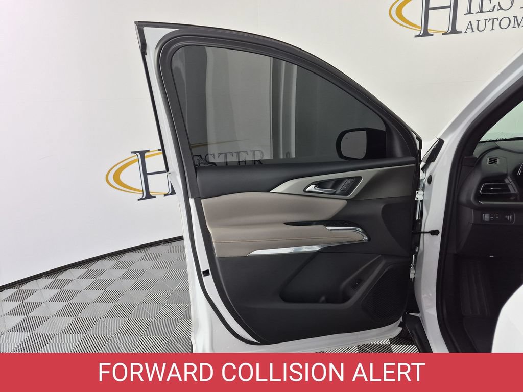 Used 2025 Chevrolet Traverse LT w/ Driver Confidence Package FWD image 13