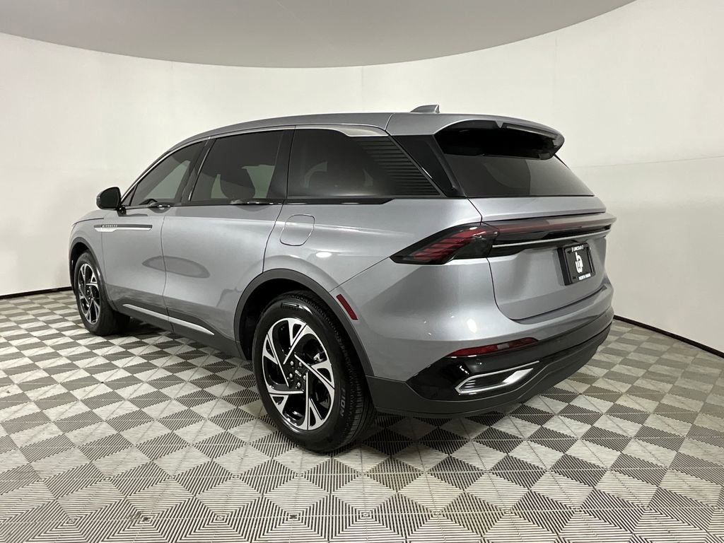 Used 2025 Lincoln Nautilus Premier AWD/4WD image 3