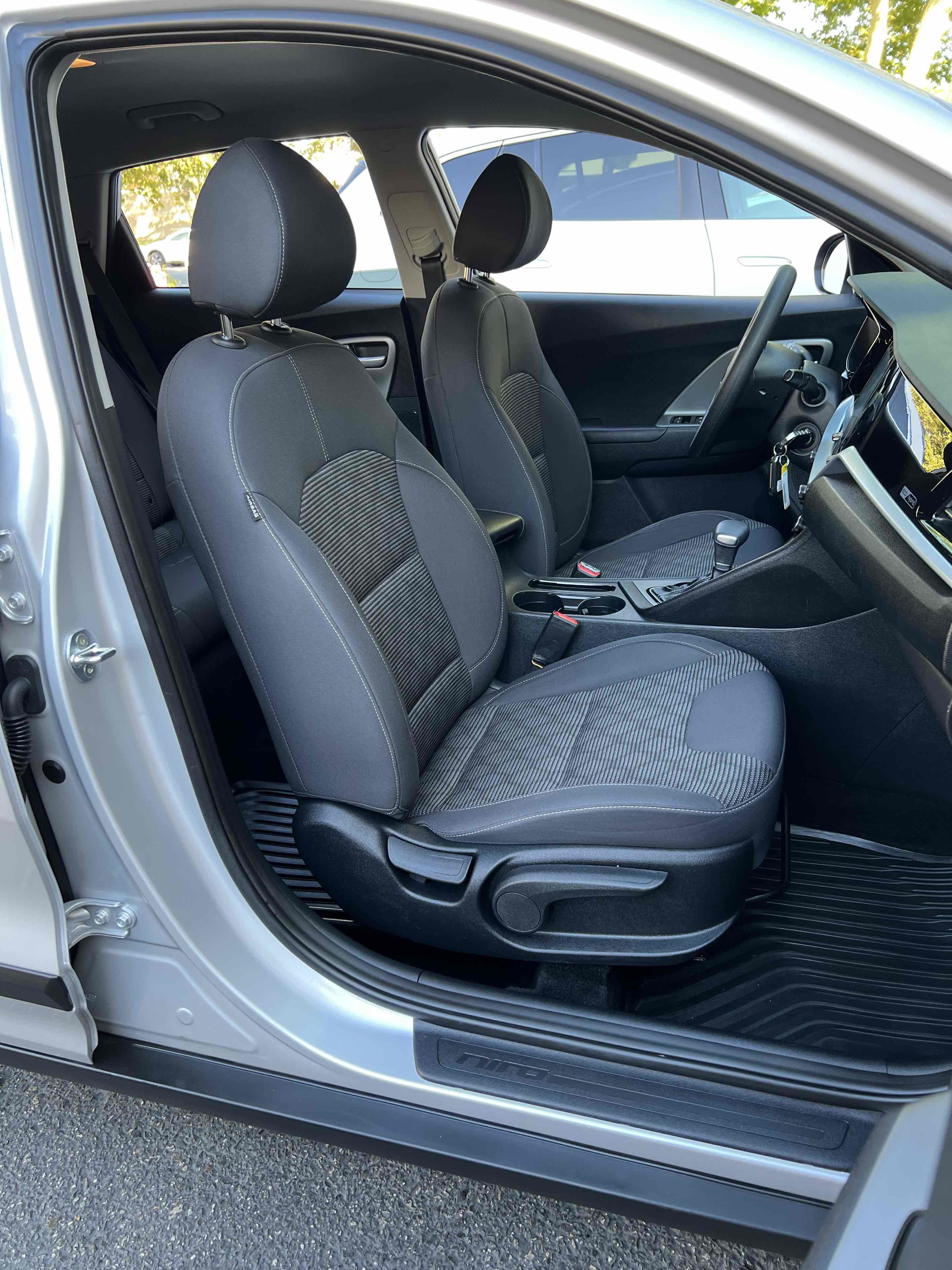Used 2020 Kia Niro LX FWD image 36