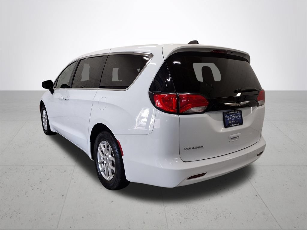 Used 2023 Chrysler Voyager LX FWD image 11