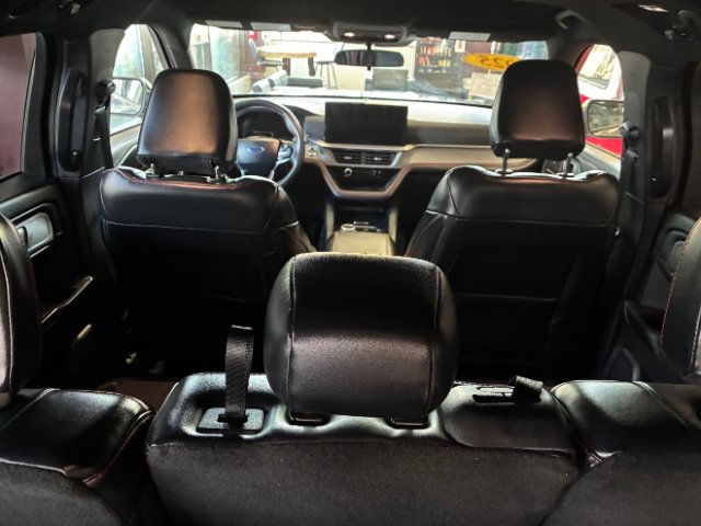 Used 2025 Ford Explorer ST-Line w/ ST-Line Street Pack AWD/4WD image 30