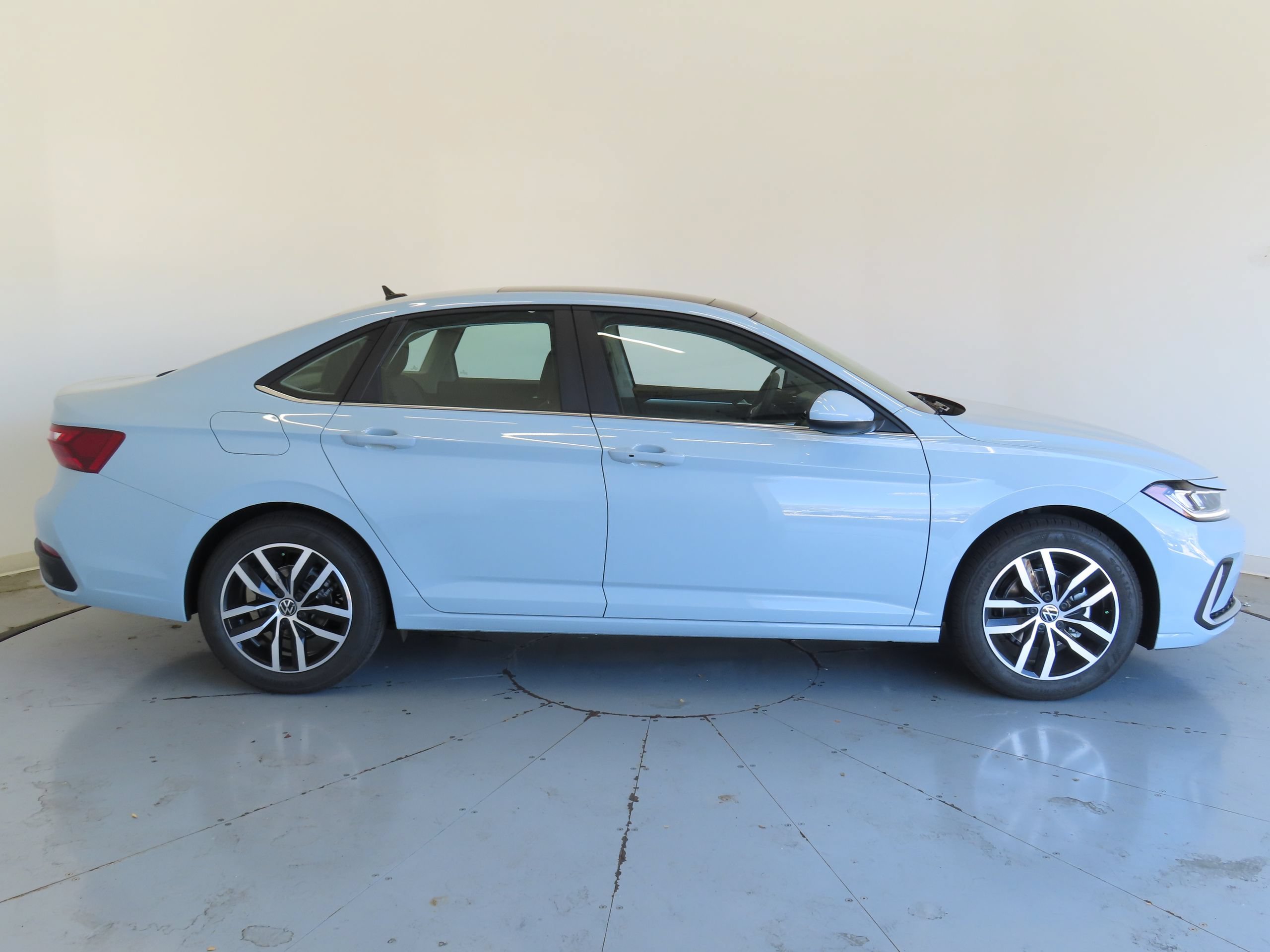 New 2026 Volkswagen Jetta SE FWD image 2
