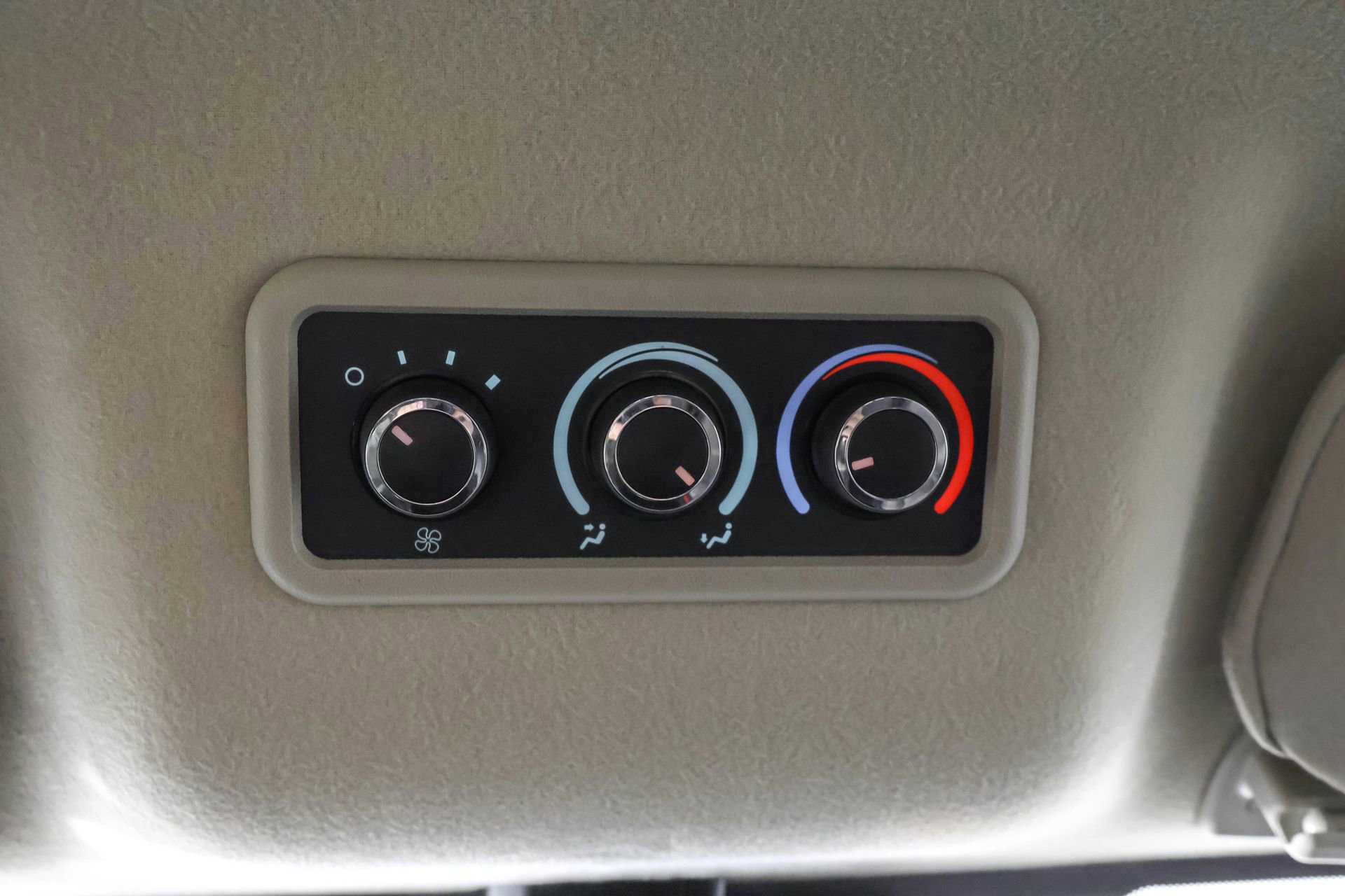 Used 2025 Chevrolet Express 3500 LT w/ LT Preferred Equipment Group image 30