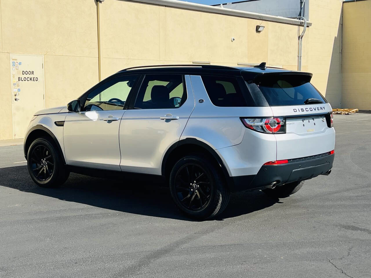 Used 2016 Land Rover Discovery Sport SE image 5
