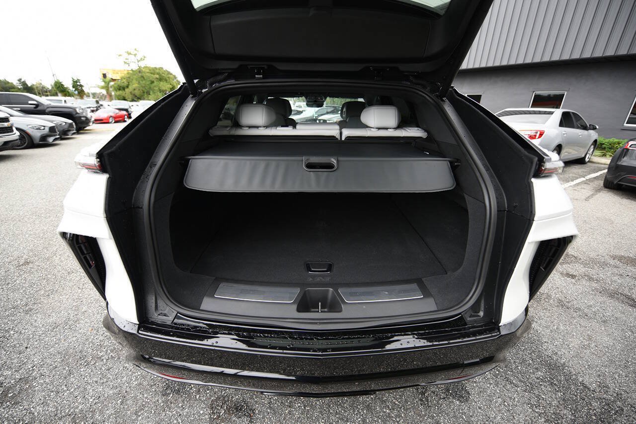 Used 2025 Cadillac Lyriq Sport w/ LPO, Floor Liner Package AWD/4WD image 17