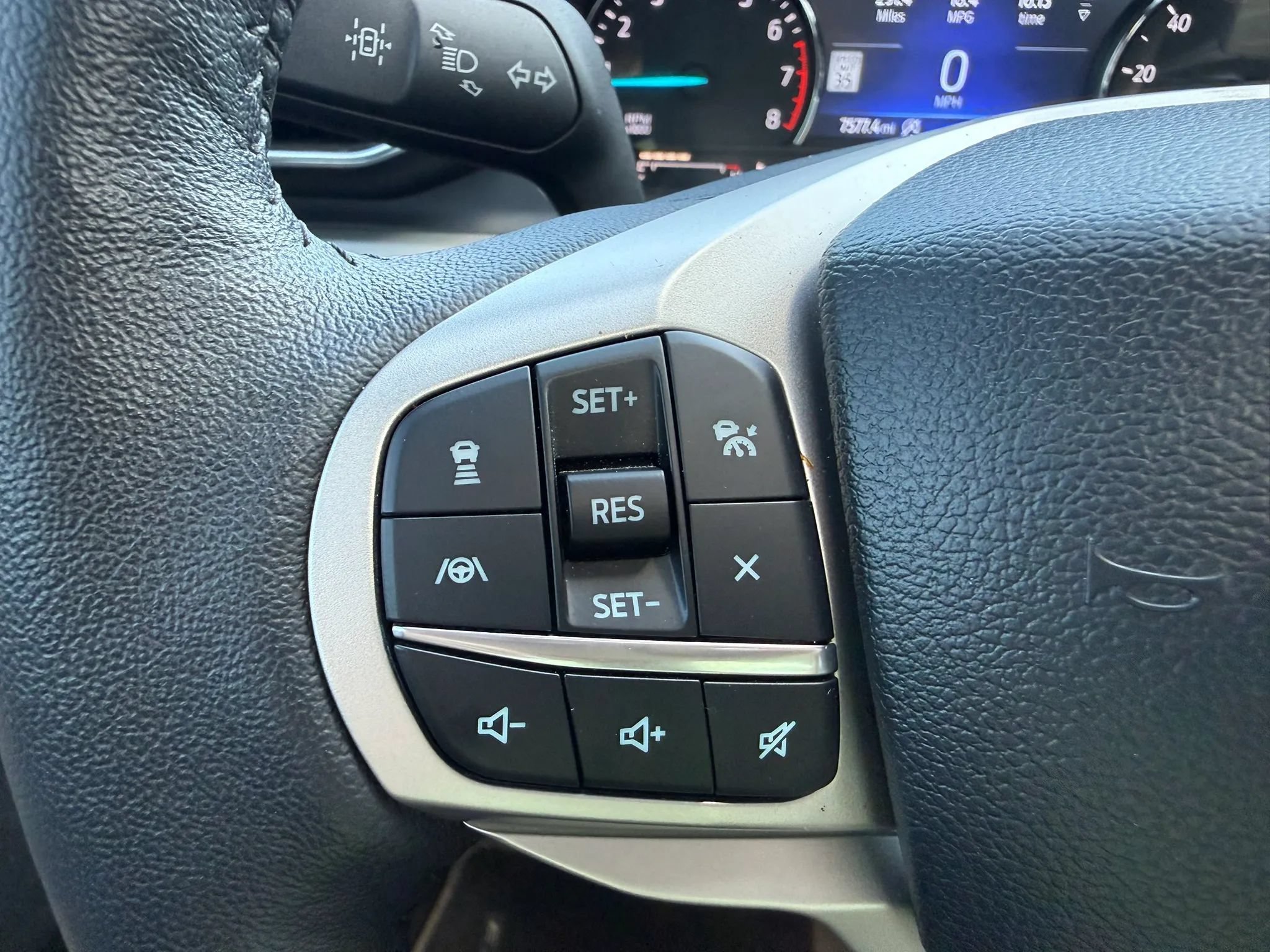 Used 2024 Ford Explorer XLT w/ Equipment Group 202A AWD/4WD image 20