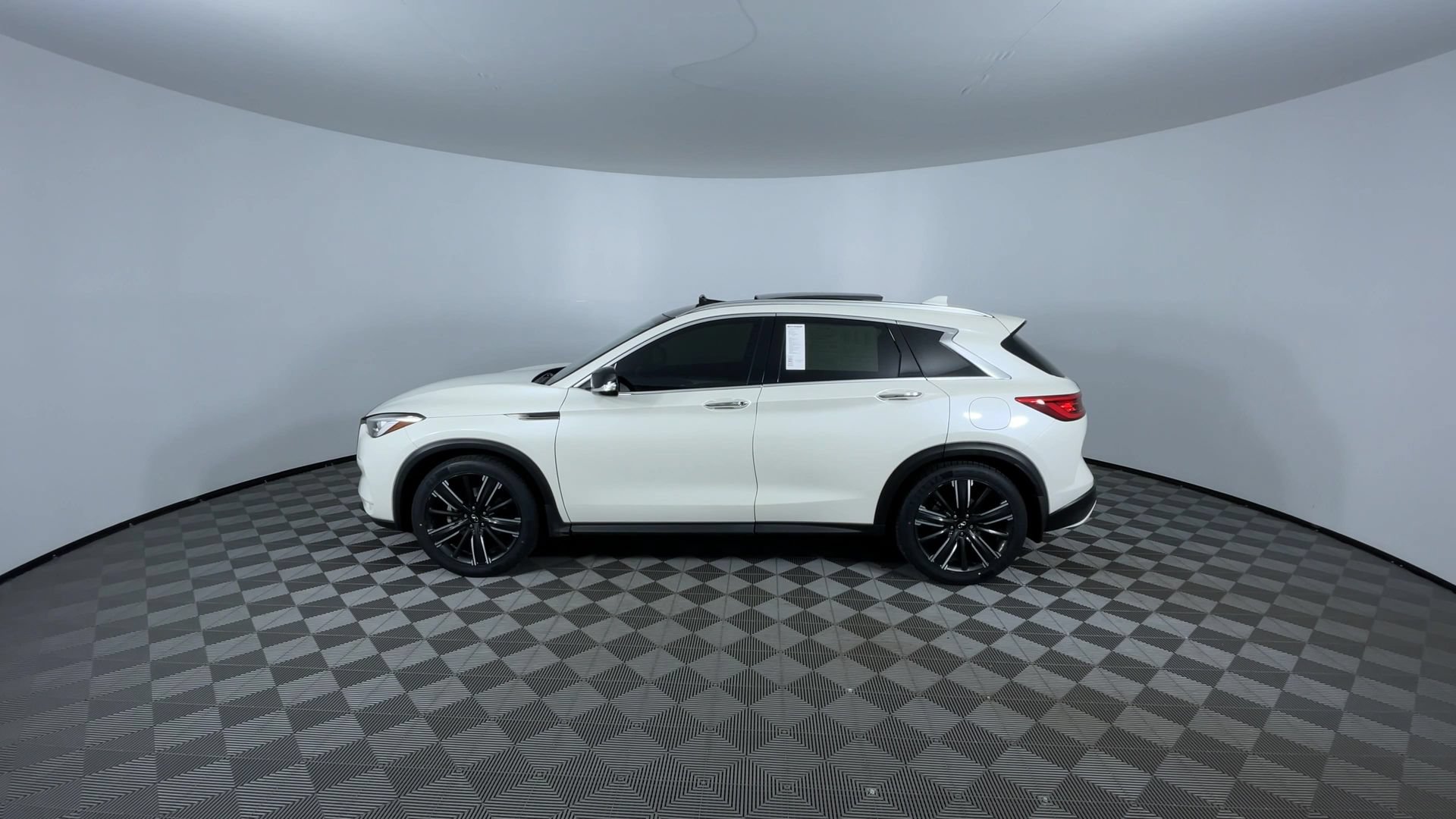 Used 2021 INFINITI QX50 Luxe w/ Appearance Package AWD/4WD image 5