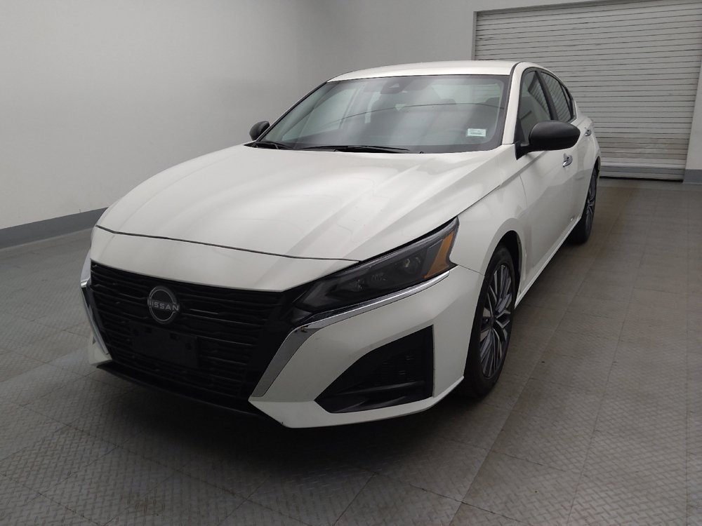 Used 2025 Nissan Altima 2.5 SV FWD image 15