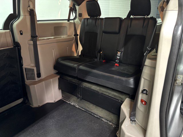 Used 2017 Dodge Grand Caravan SXT w/ Rear Park Assist Package FWD image 32