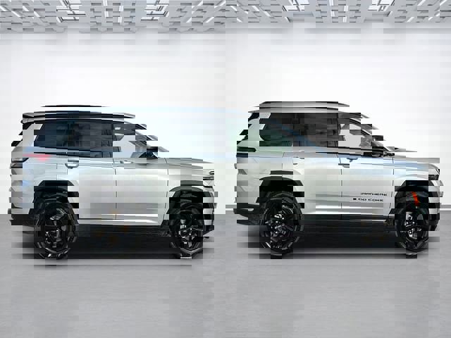 Used 2025 Jeep Grand Cherokee L Limited w/ Black Appearance Package image 3