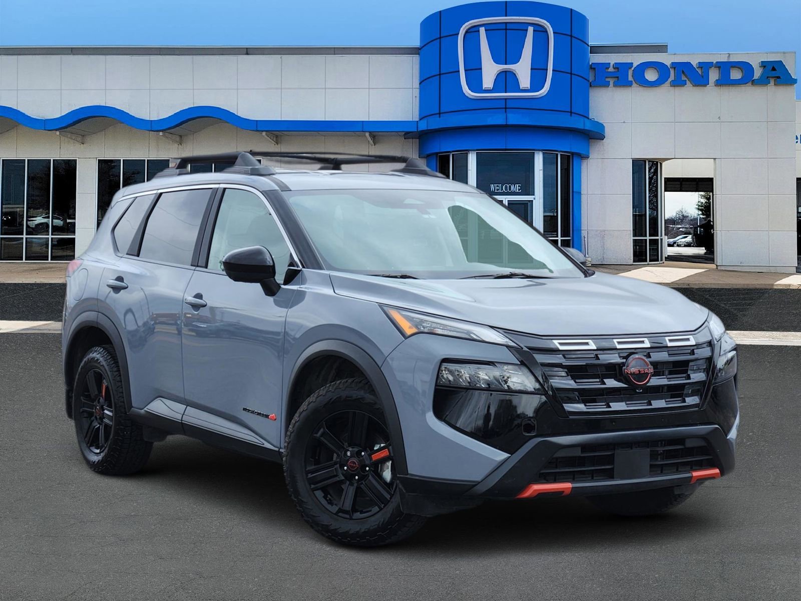 Used 2025 Nissan Rogue SV image 1