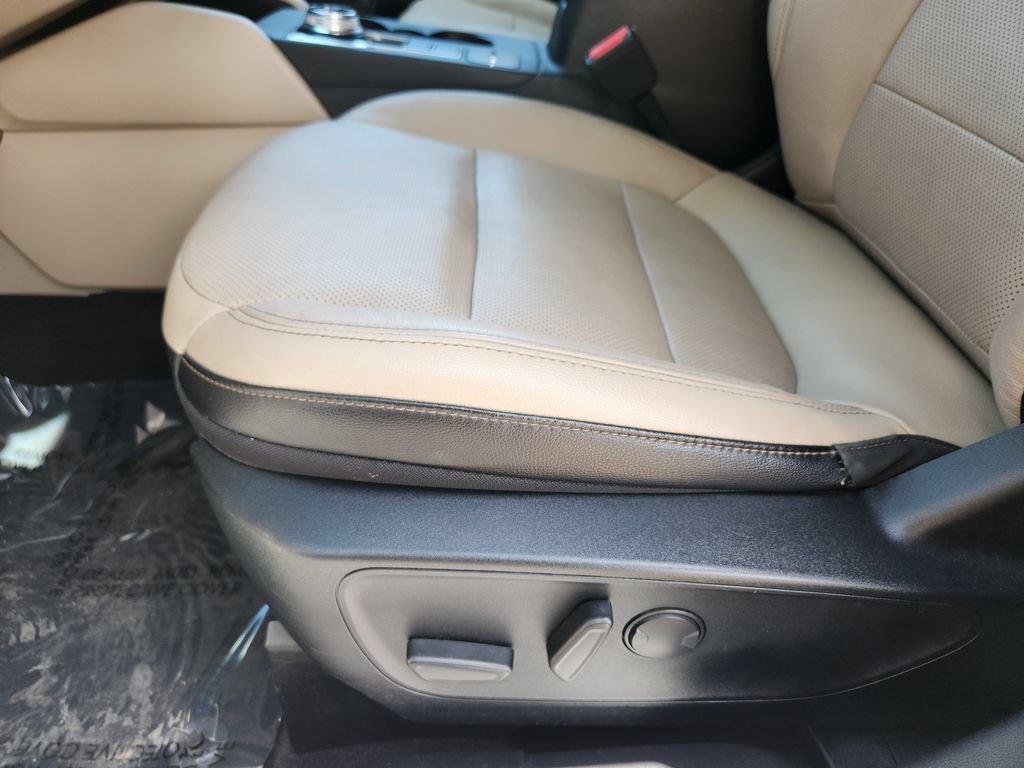 Used 2020 Ford Escape Titanium AWD/4WD image 14