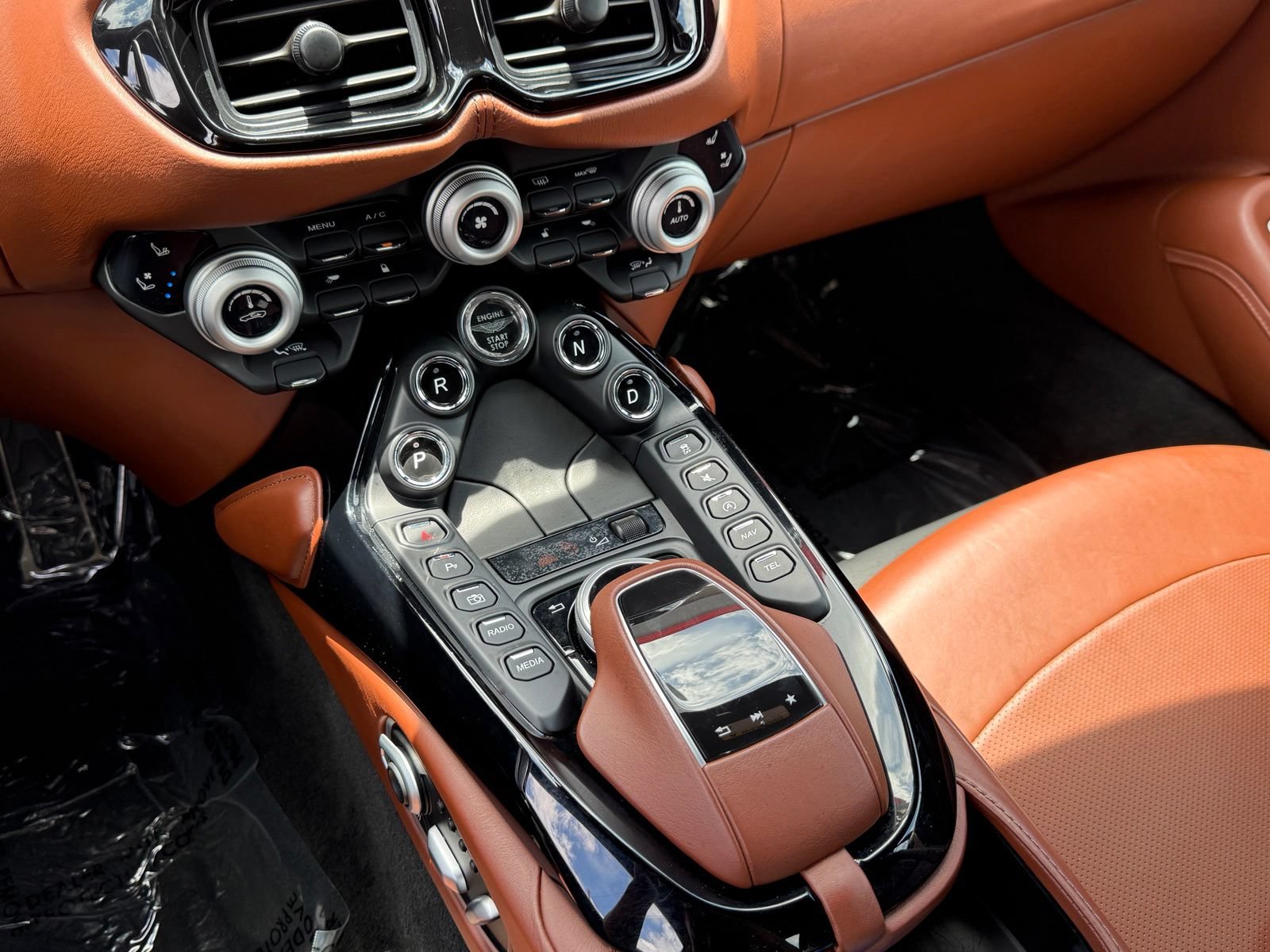 Used 2020 Aston Martin V8 Vantage Coupe RWD image 44