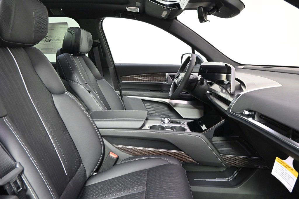 New 2026 Cadillac Vistiq Luxury w/ LPO, Floor Liner Package image 15