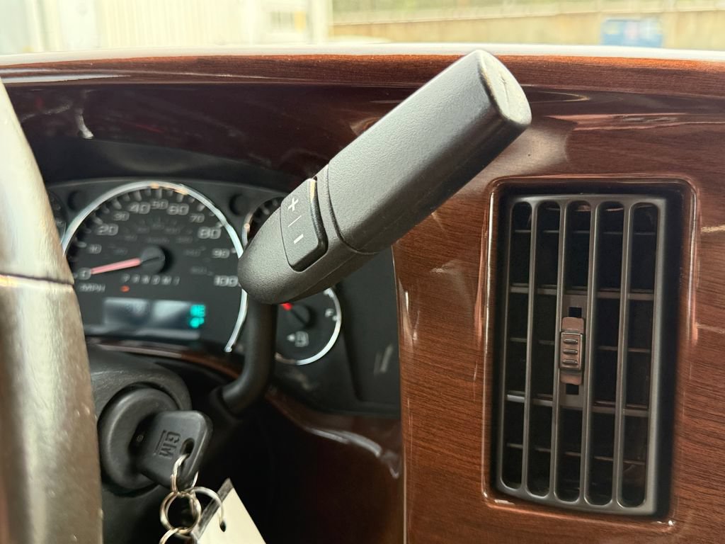 Used 2018 Chevrolet Express 2500 w/ Enhanced Convenience Package RWD image 21