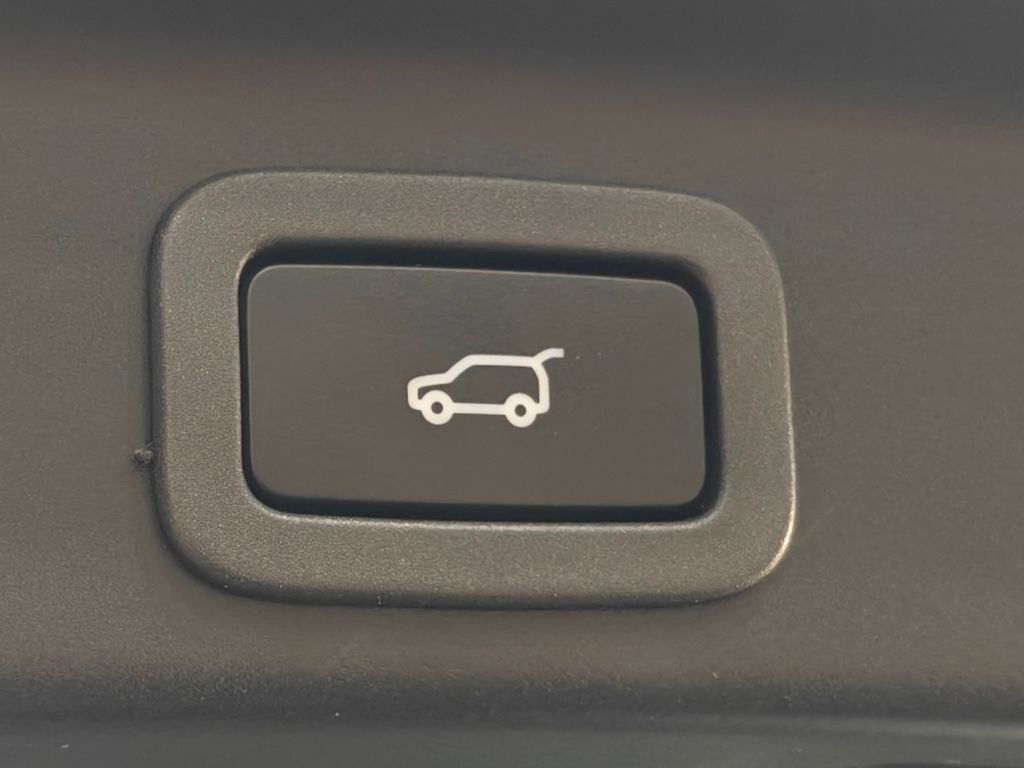 Used 2020 Jaguar F-PACE S AWD/4WD image 37
