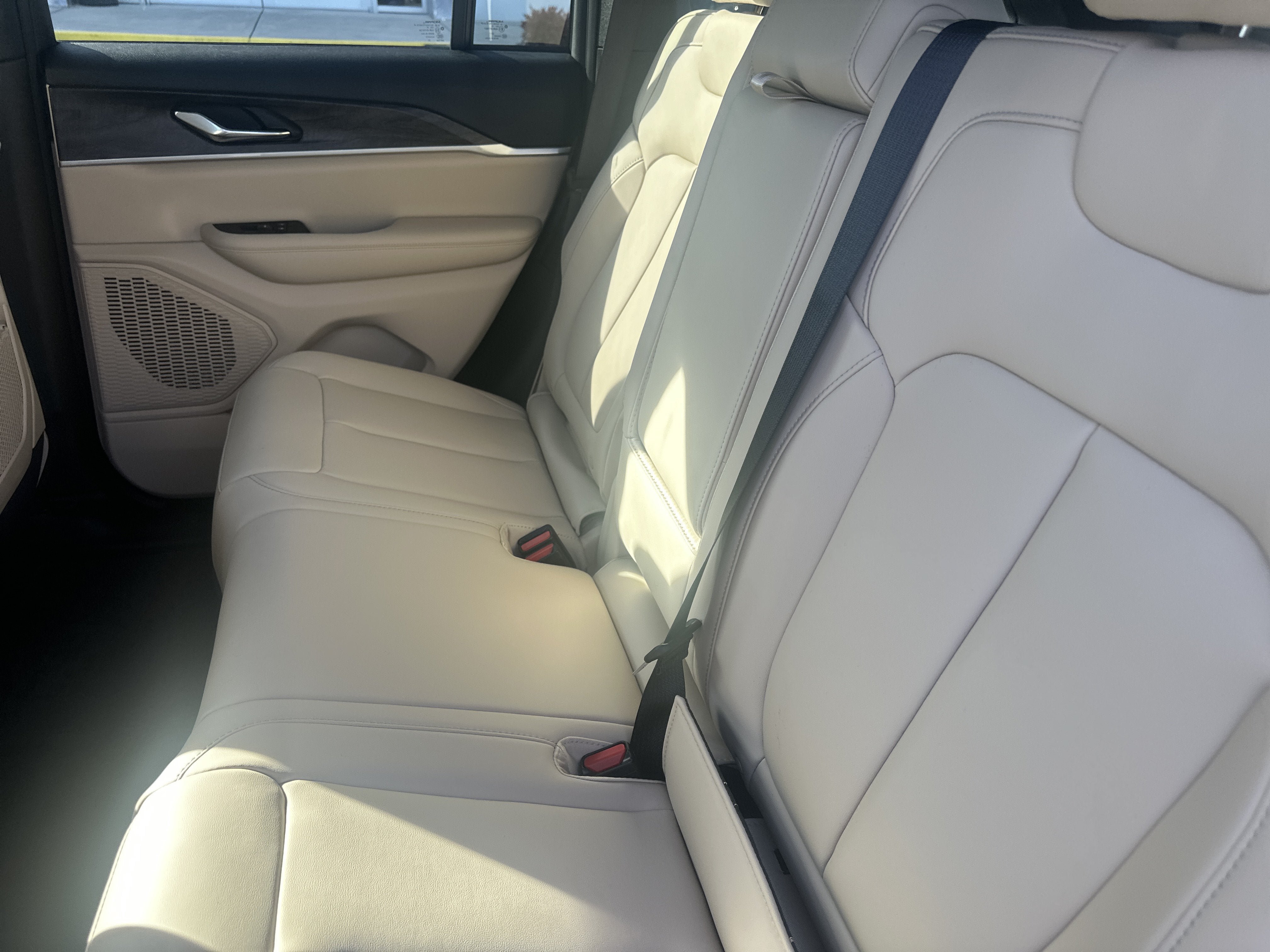 New 2025 Jeep Grand Cherokee Limited w/ Black Appearance Package AWD/4WD image 20